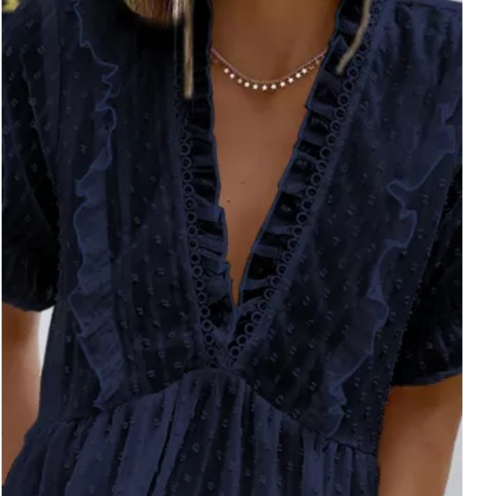 🔥New boutique deep v ruffle dot top - Picture 3 of 11